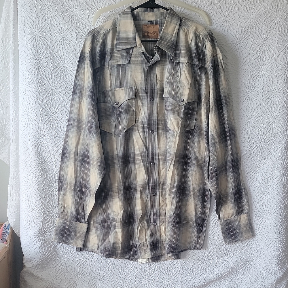 Wrangler Beige and Black Plaid Long Sleeve Shirt